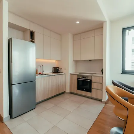 Waterfront Diamond Apartment *