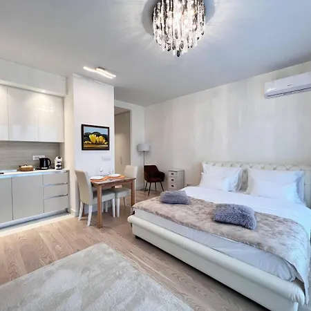Waterfront Diamond Apartment Belgrade