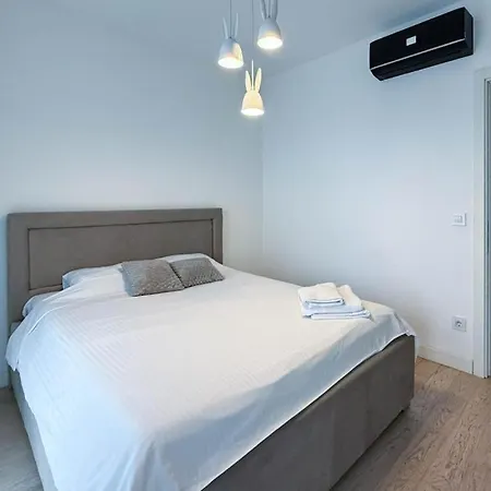 Waterfront Diamond Apartment Belgrade