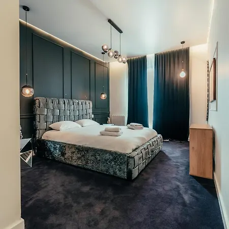 Waterfront Diamond Apartment