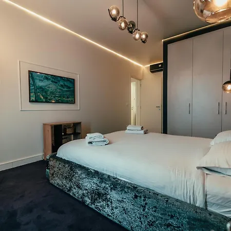 Waterfront Diamond Apartment