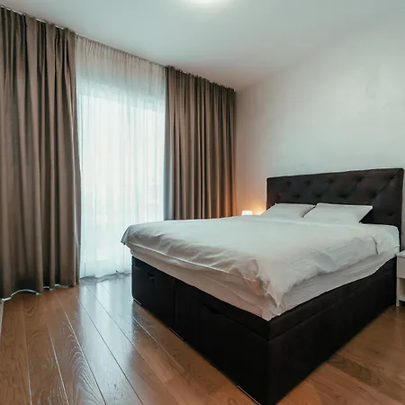 Waterfront Diamond Apartment *