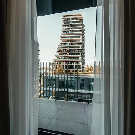 Waterfront Diamond *